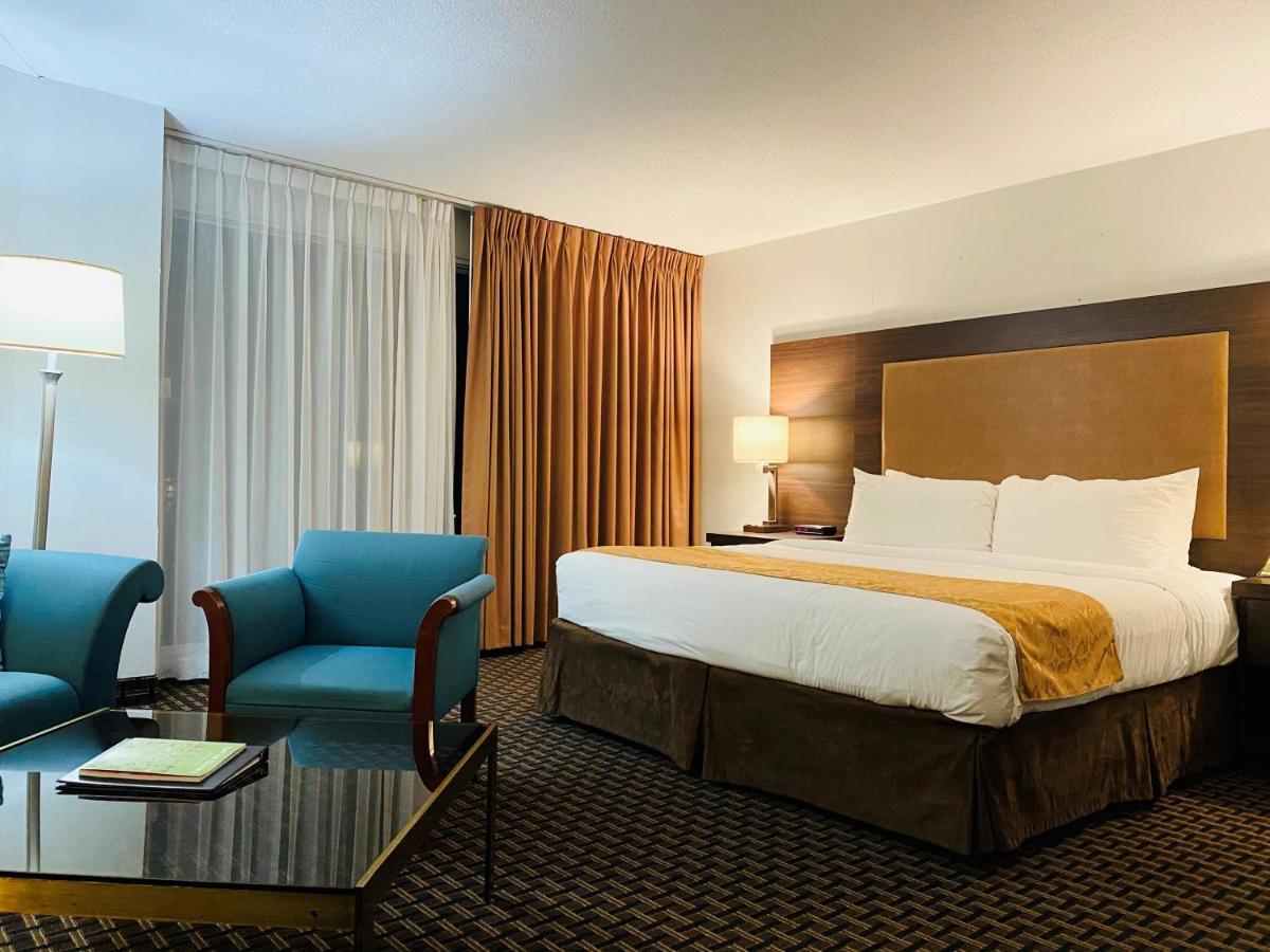 Ramada By Wyndham Belleville Harbourview Conference Center Dış mekan fotoğraf
