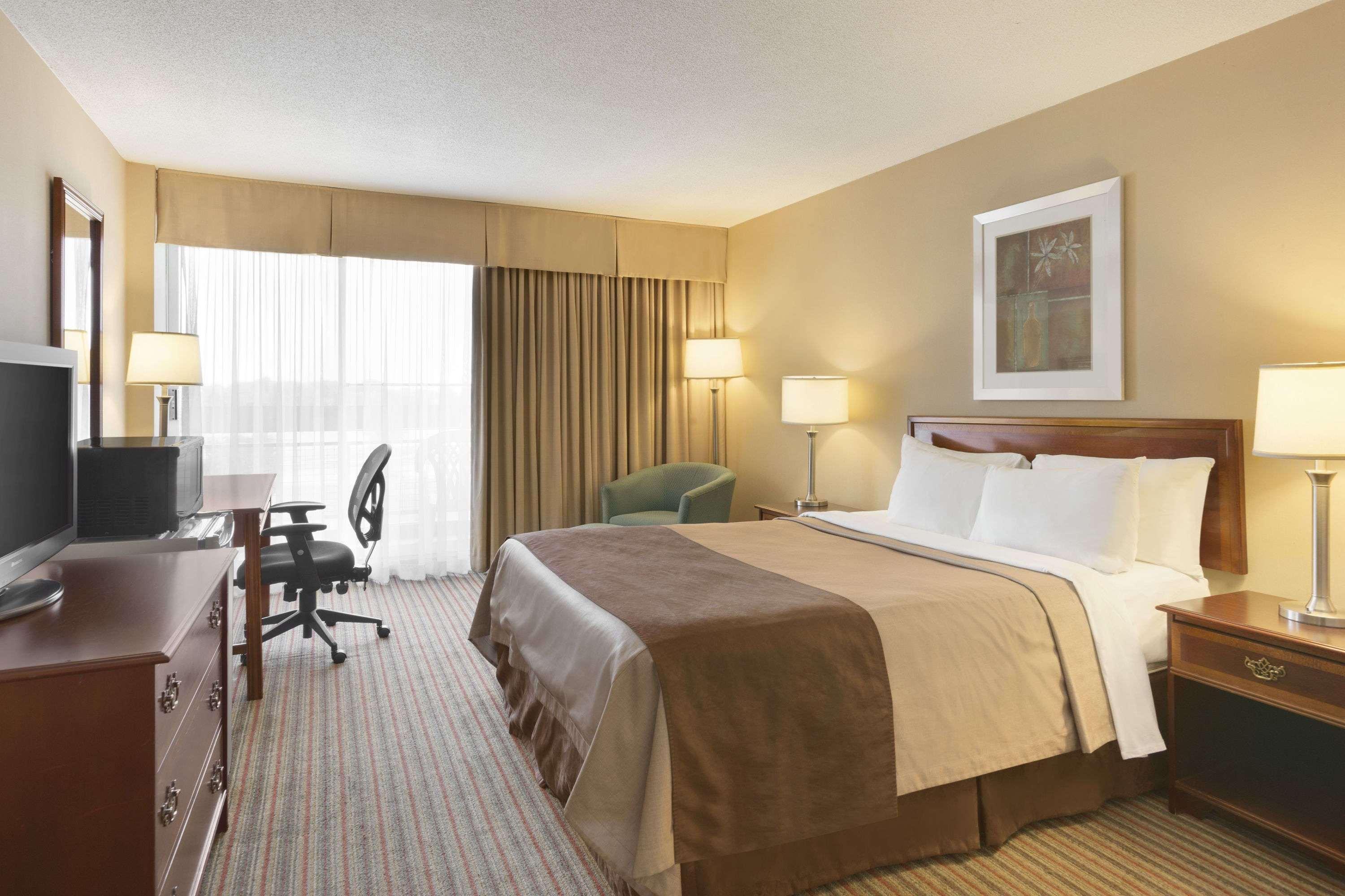 Ramada By Wyndham Belleville Harbourview Conference Center Dış mekan fotoğraf