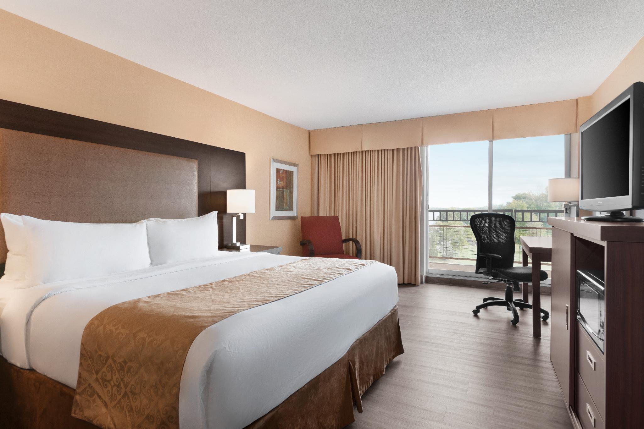 Ramada By Wyndham Belleville Harbourview Conference Center Dış mekan fotoğraf