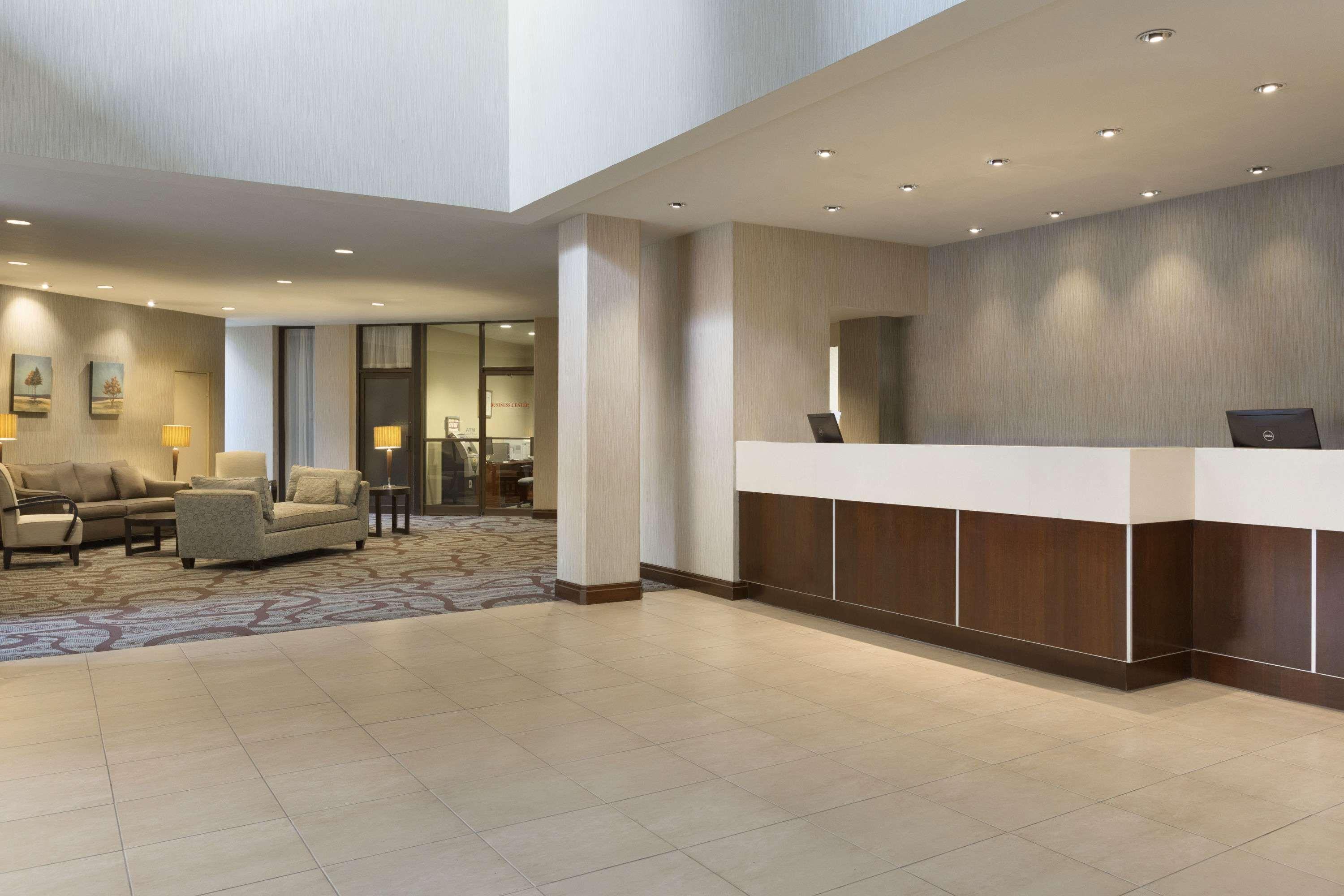 Ramada By Wyndham Belleville Harbourview Conference Center Dış mekan fotoğraf