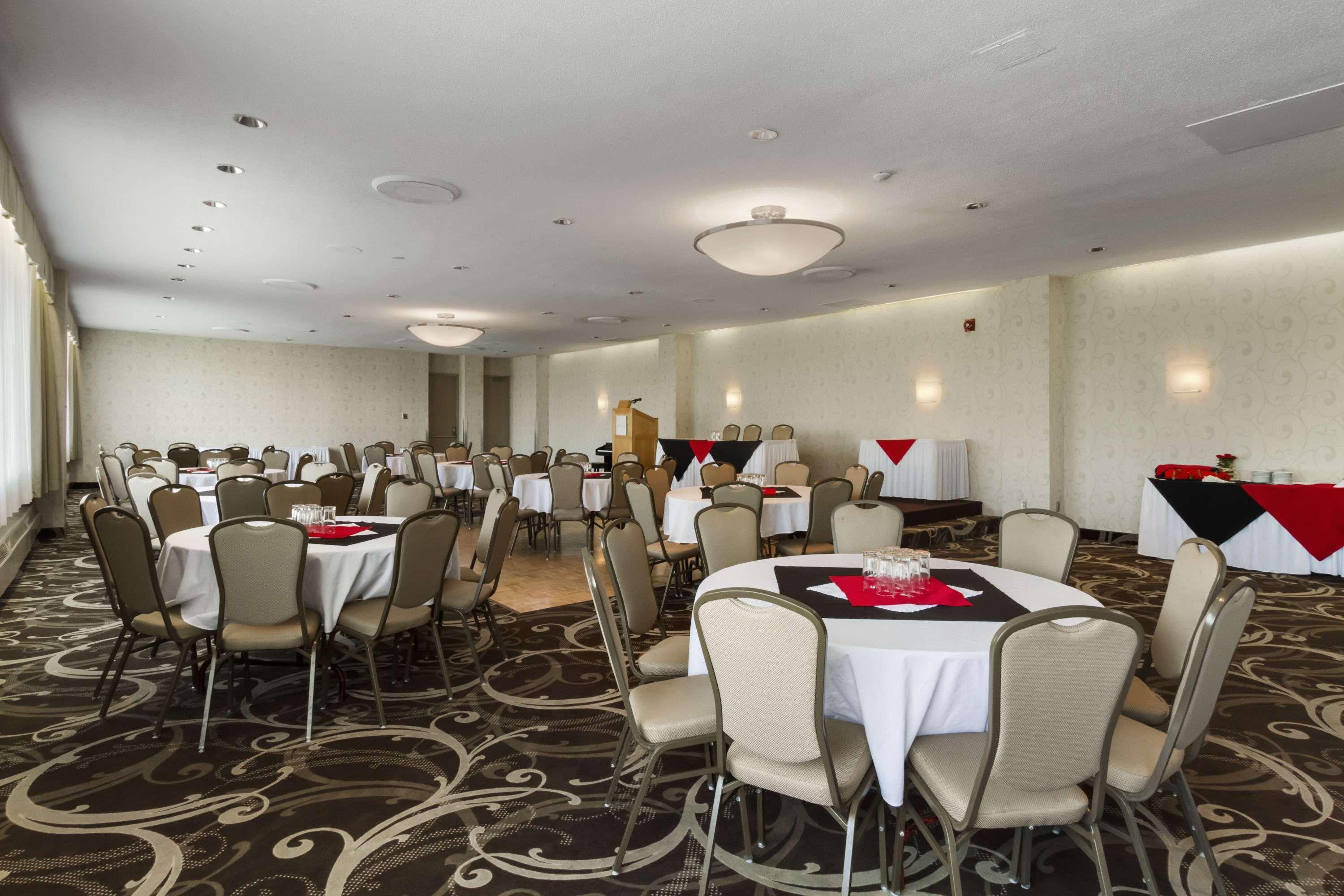 Ramada By Wyndham Belleville Harbourview Conference Center Dış mekan fotoğraf