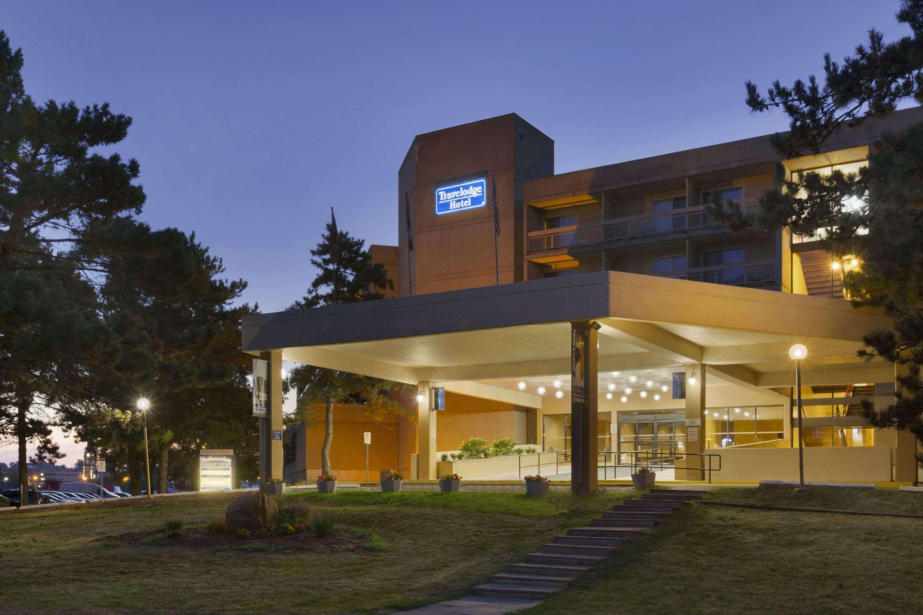 Ramada By Wyndham Belleville Harbourview Conference Center Dış mekan fotoğraf