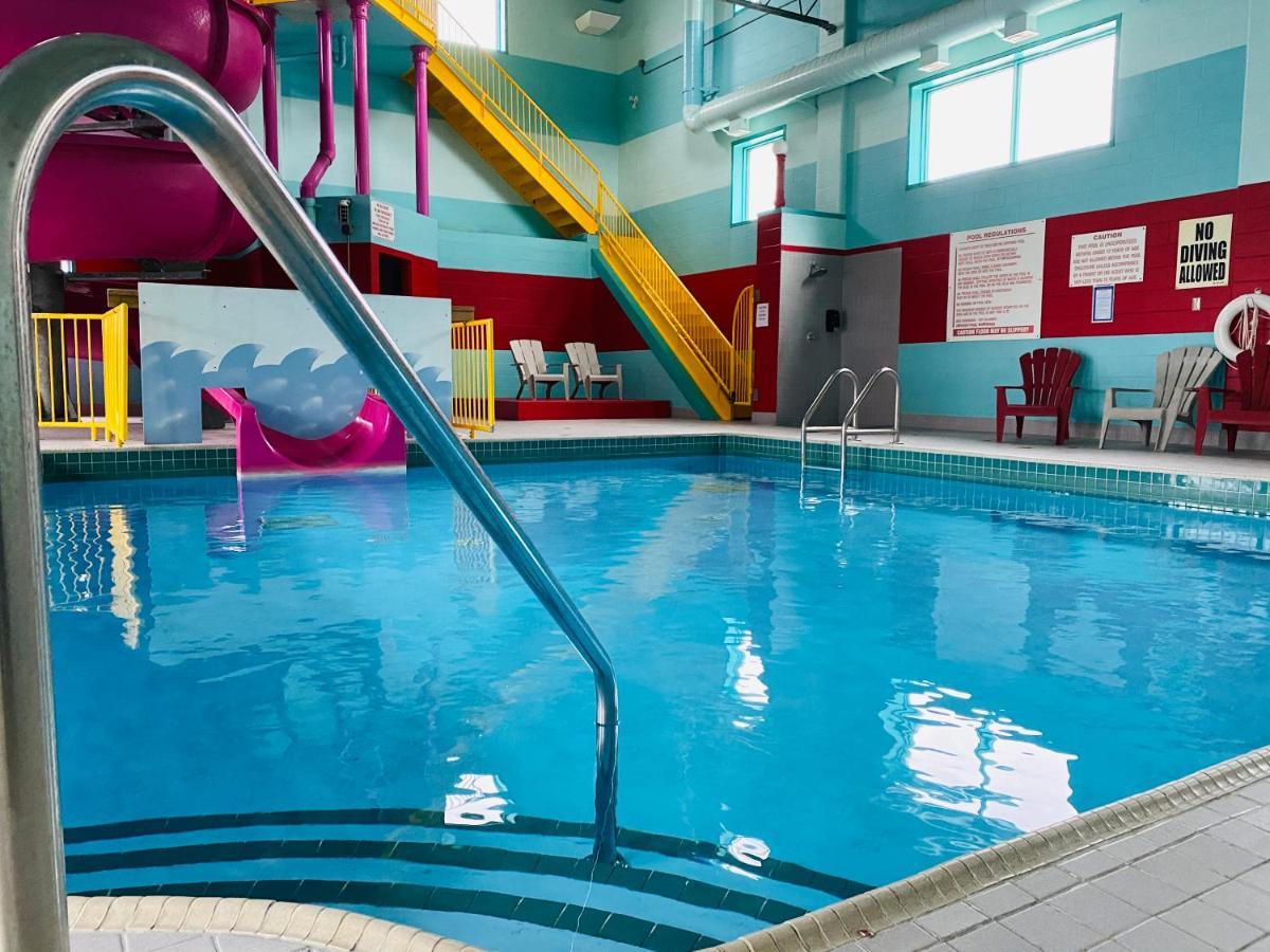 Ramada By Wyndham Belleville Harbourview Conference Center Dış mekan fotoğraf