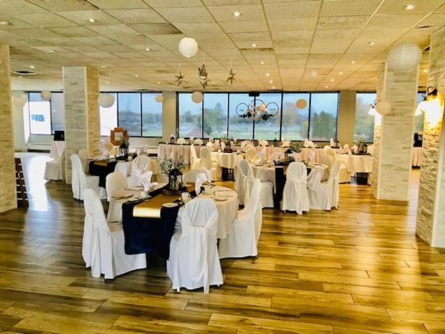 Ramada By Wyndham Belleville Harbourview Conference Center Dış mekan fotoğraf