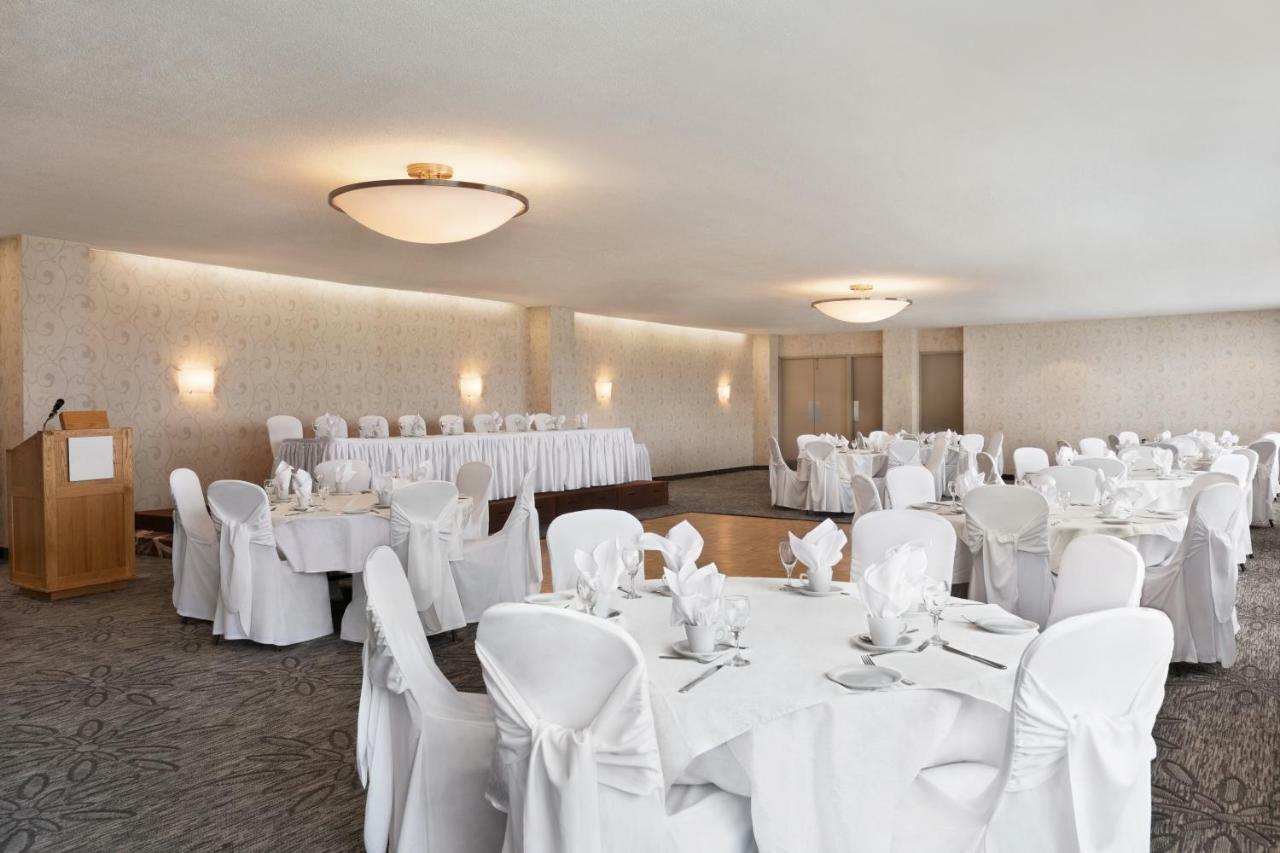 Ramada By Wyndham Belleville Harbourview Conference Center Dış mekan fotoğraf