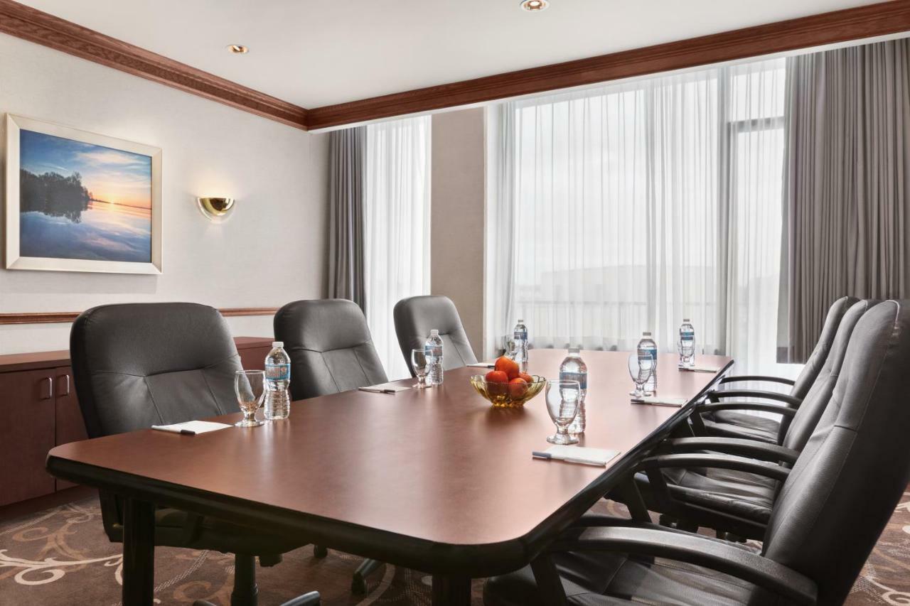 Ramada By Wyndham Belleville Harbourview Conference Center Dış mekan fotoğraf